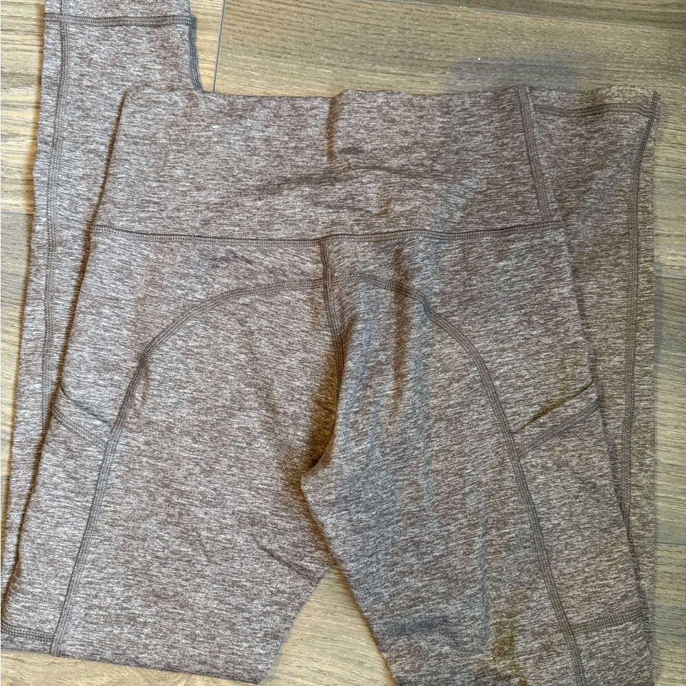 Aerie the hugger leggings W pockets. Heathered brown. Size m